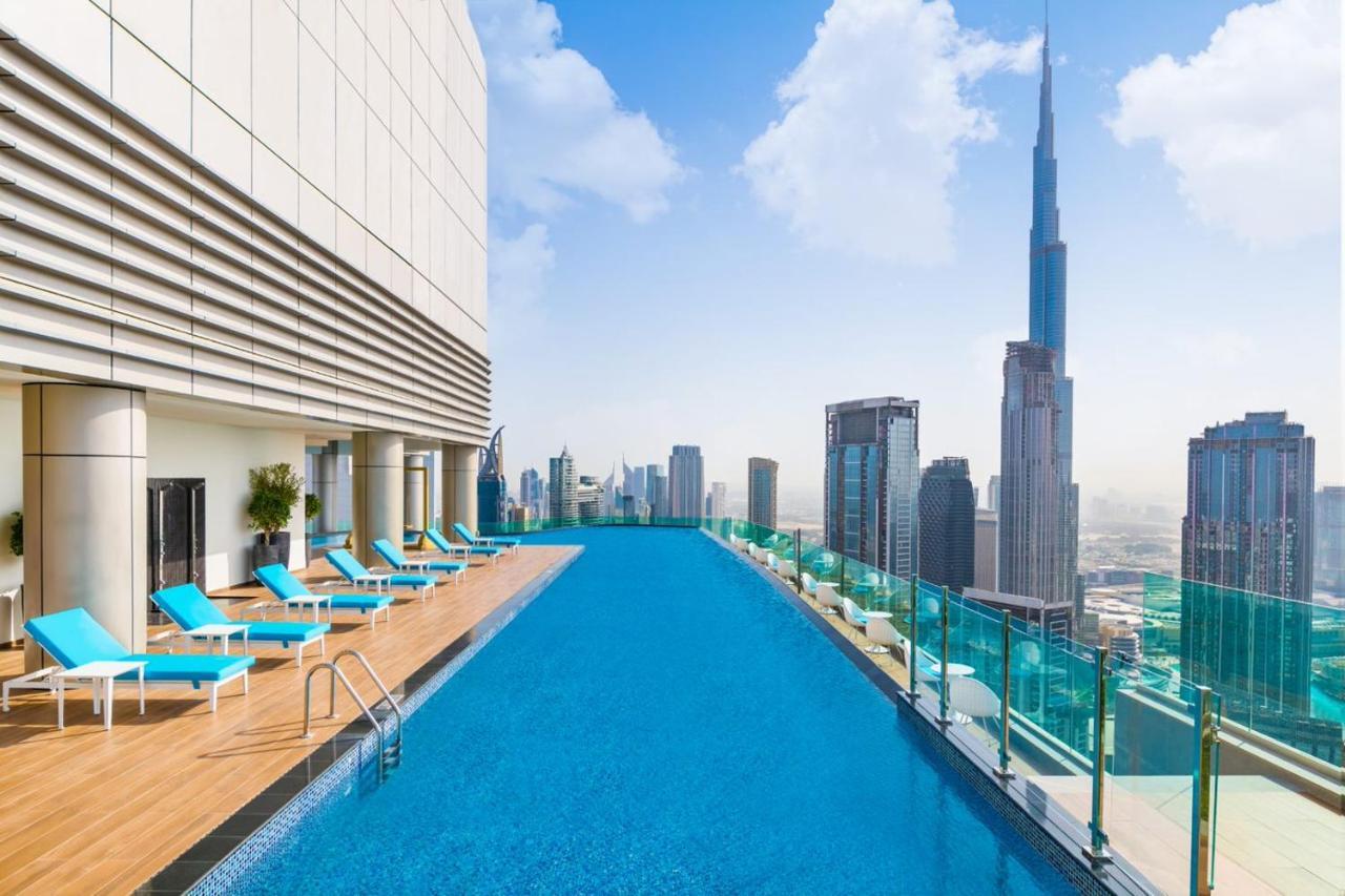 Paramount Hotel Midtown Dubaï Extérieur photo The swimming pool at the Address Downtown